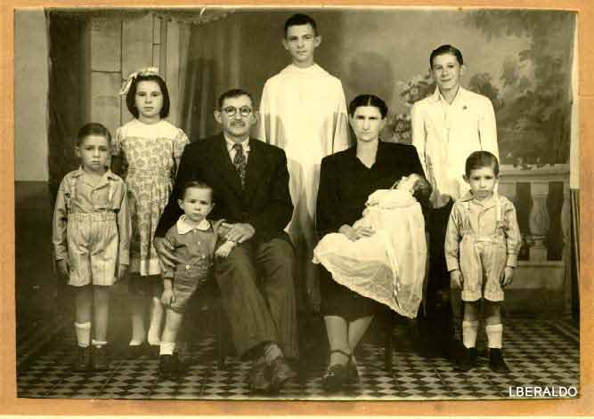 Famlia de Joo Beraldo e Elisa De Rossi em foto de fevereiro/1949